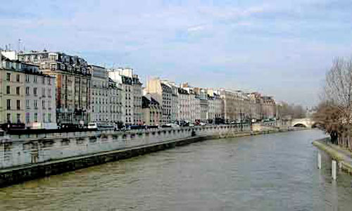 Viewed from the Siene, the "Quai des Grands Augustins" in Paris