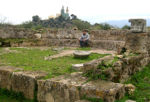 The man is seated on the bishop's stone chair, point "3" in the previous photo