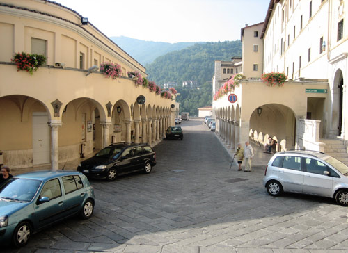 Looking along the entrance avenue from the Cascia Shrine steps